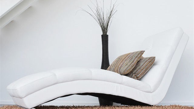 FurniWorld elegant white chaise lounge with curved design